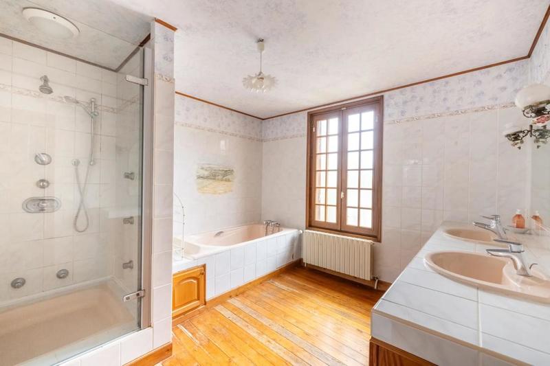 Maison - 206 m² - 8 pièces