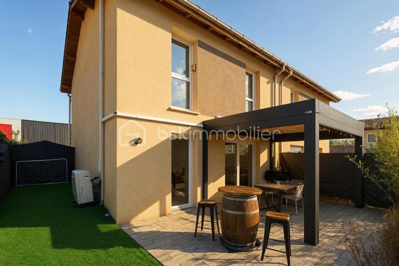 Maison jumelée - 90 m² - 4 pièces