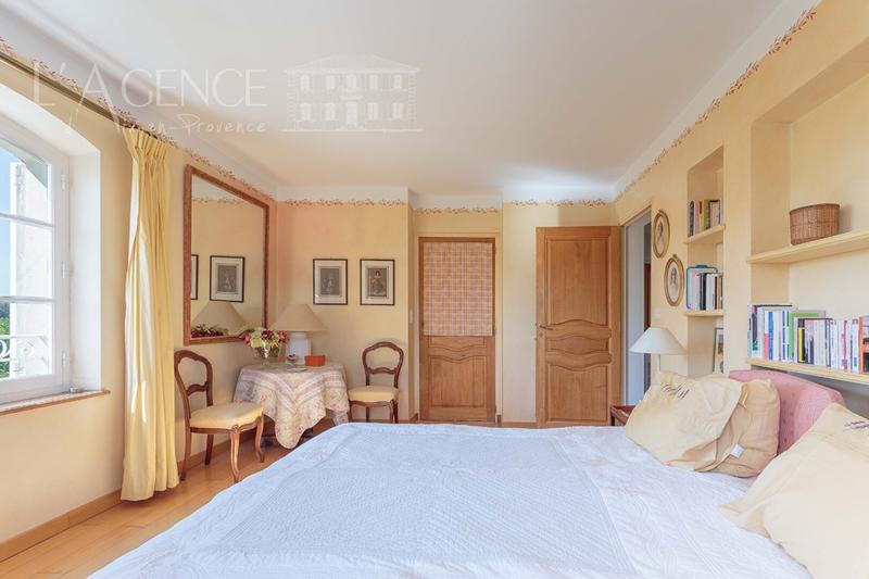 Maison - 326 m² - 7 pièces