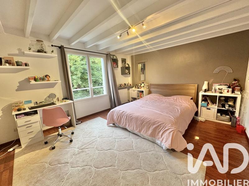 Maison - 240 m² - 9 pièces