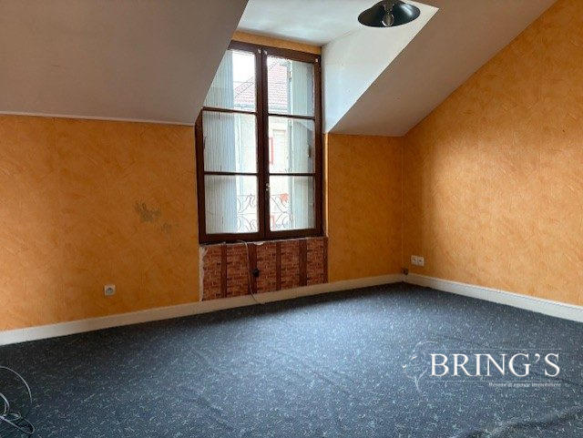 Maison - 240 m² - 9 pièces