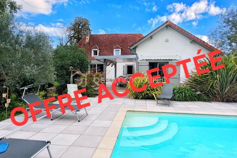 Maison traditionnelle - 177 m² - 7 pièces