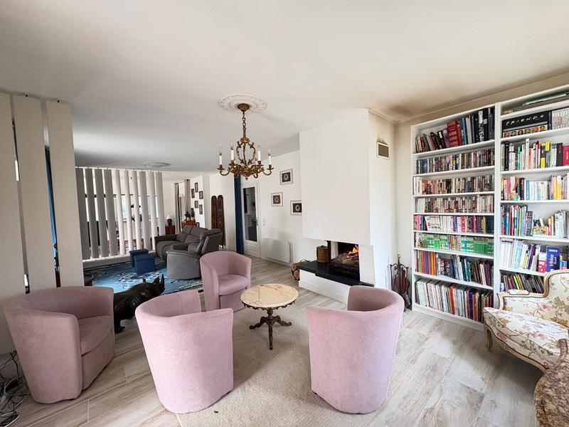 Demeure - 220 m² - 5 pièces