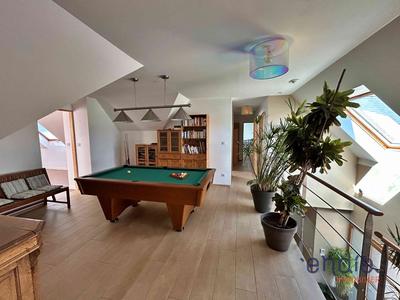 Maison - 251 m² - 8 pièces