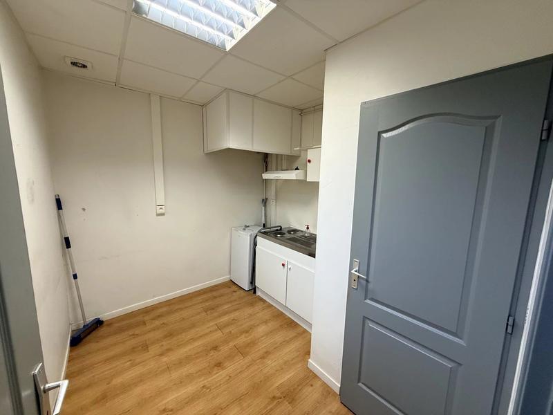 Bureau - 94 m² - 5 pièces