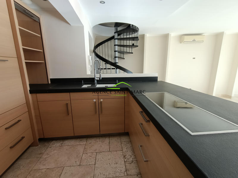 Duplex - 157 m² - 5 pièces