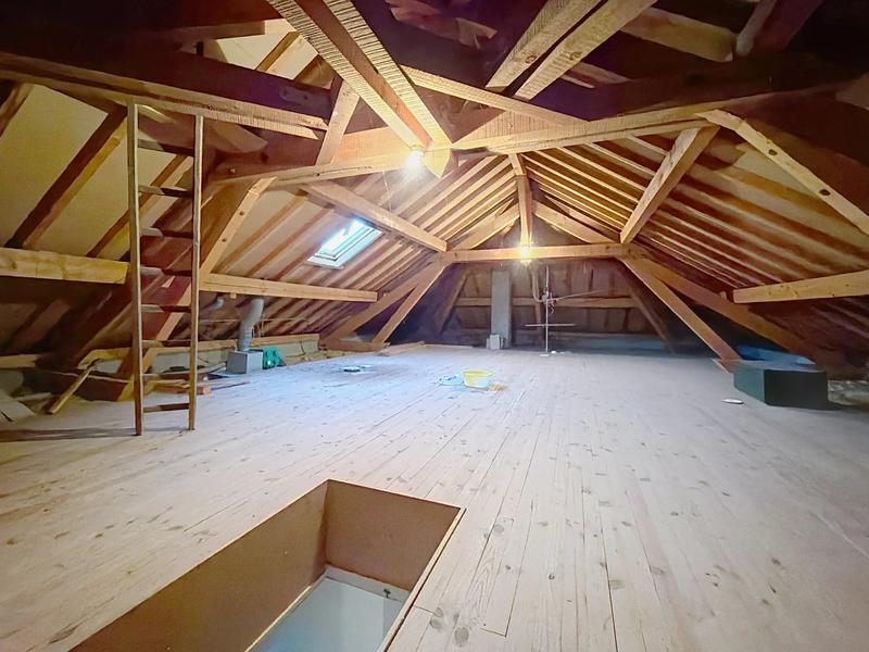 Maison - 220 m² - 5 pièces