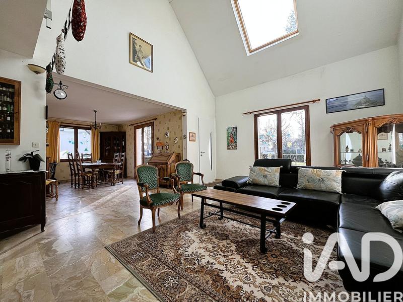 Maison - 261 m² - 9 pièces