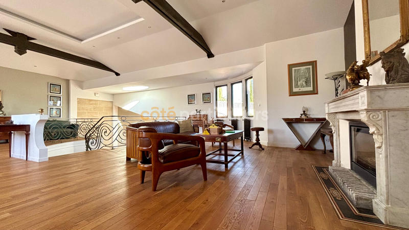 Maison - 305 m² - 7 pièces