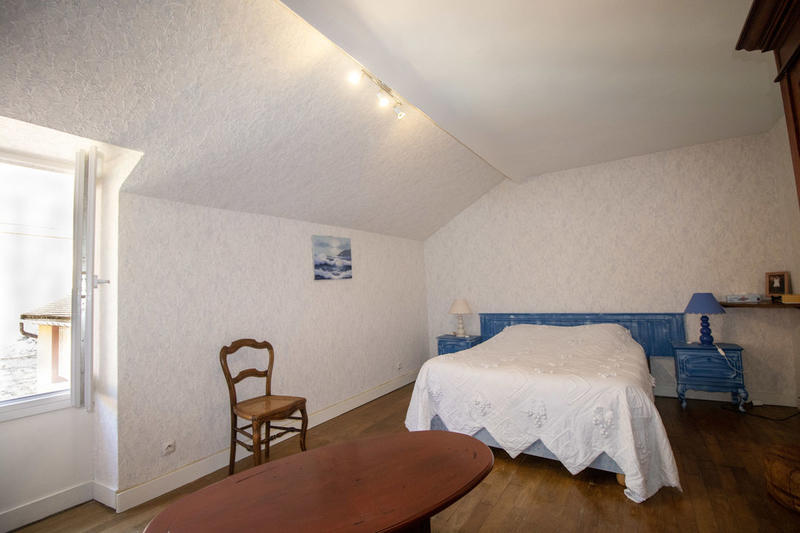 Propriété - 235 m² - 11 pièces