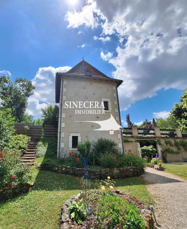 Maison - 230 m² - 8 pièces