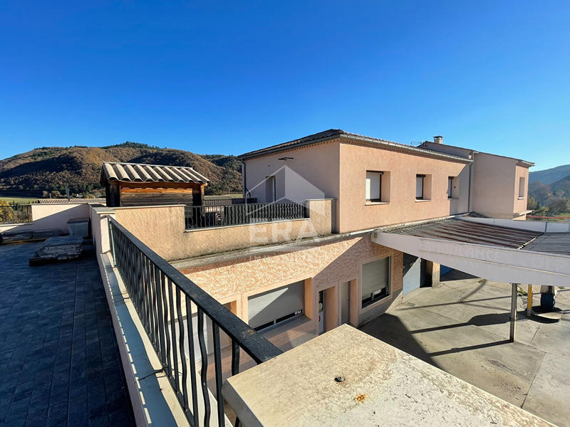 Local commercial - 845 m² - 17 pièces