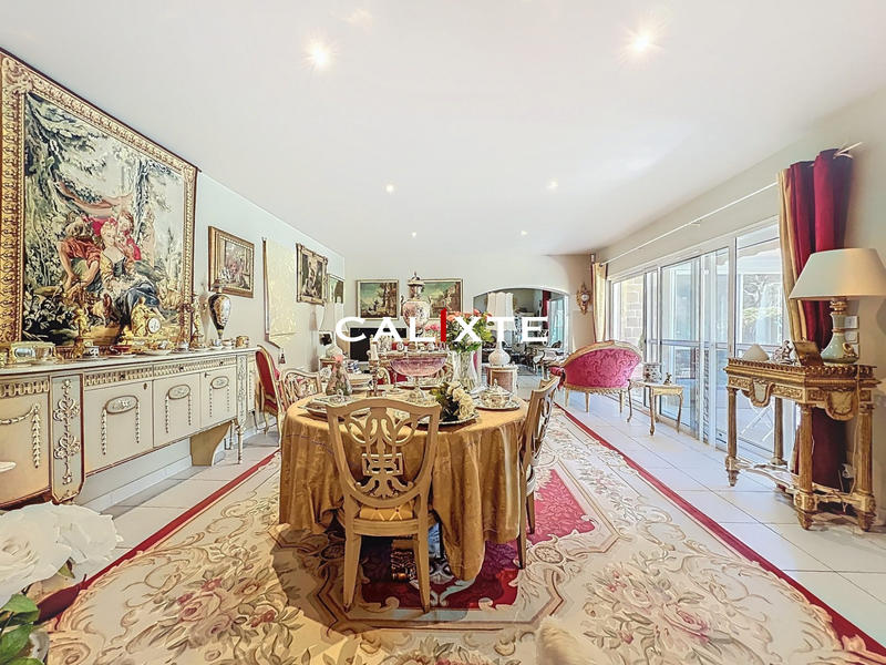 Villa - 260 m² - 5 pièces