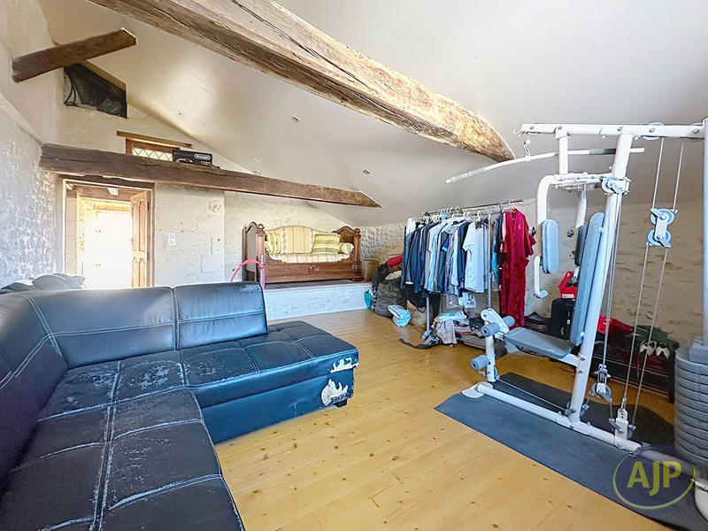 Maison - 272 m² - 9 pièces