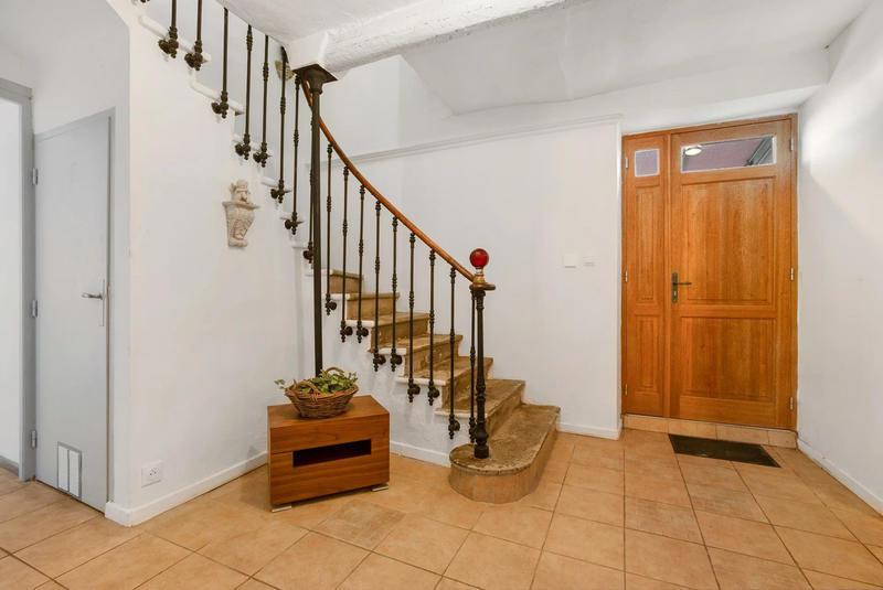 Maison - 330 m² - 10 pièces