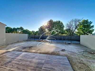 Maison - 93 m² - 4 pièces