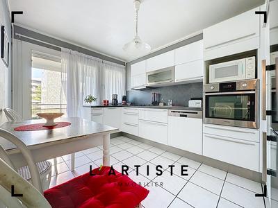 Appartement - 85 m² - 4 pièces