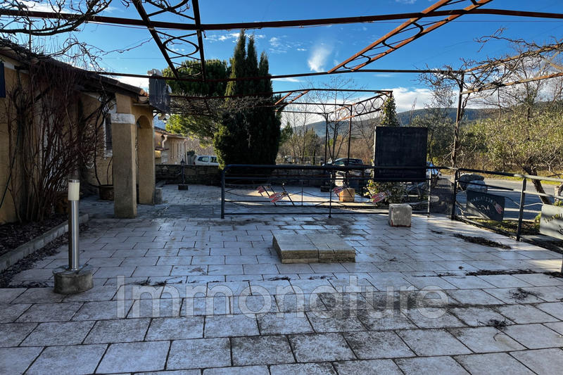 Local commercial - 227 m²