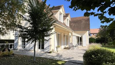 Maison traditionnelle - 170 m² - 8 pièces