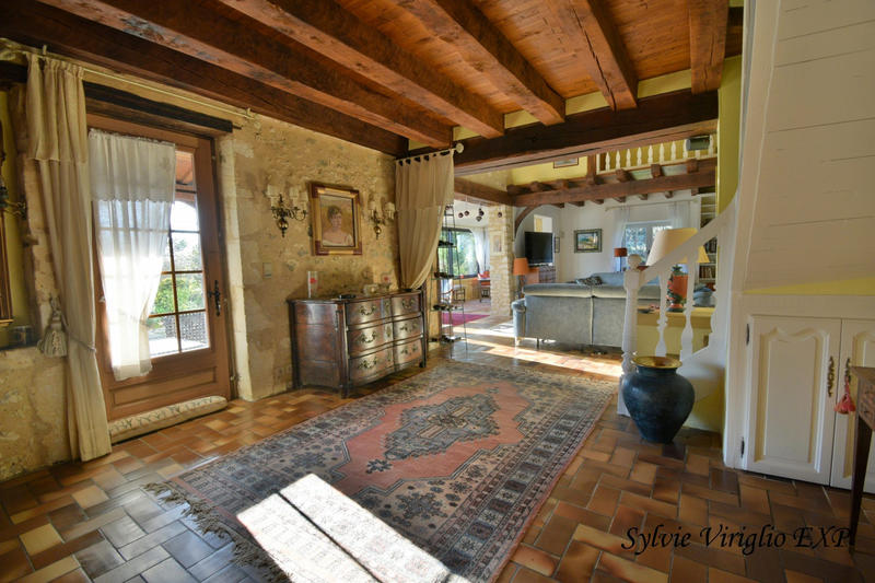 Maison - 207 m² - 6 pièces