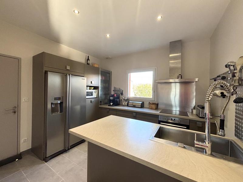 Maison - 181 m² - 7 pièces