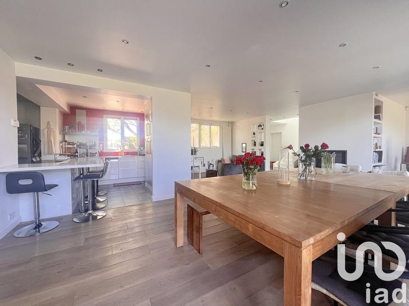 Maison - 214 m² - 8 pièces