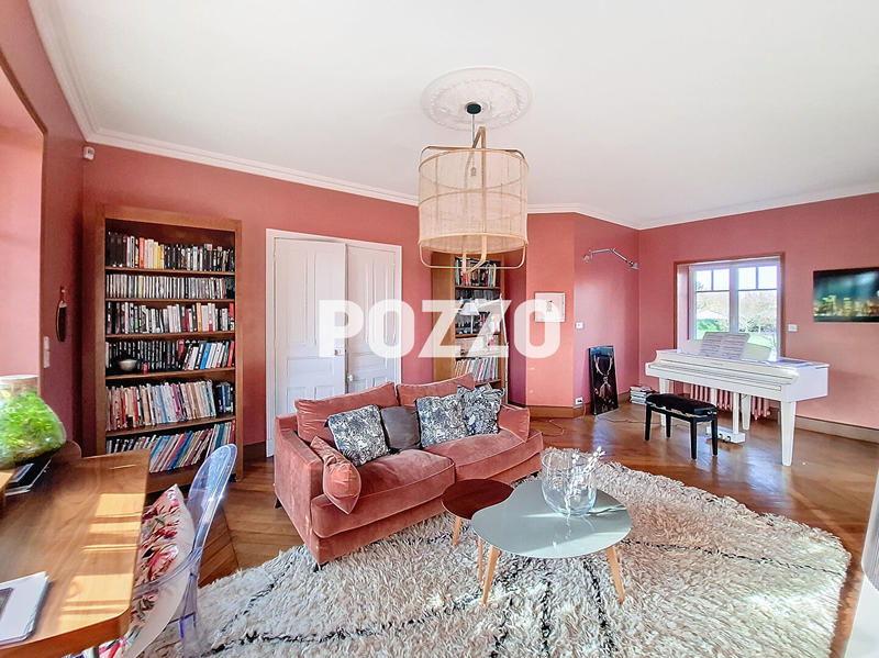 Maison - 216 m² - 9 pièces