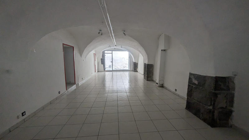 Local commercial - 160 m² - 3 pièces