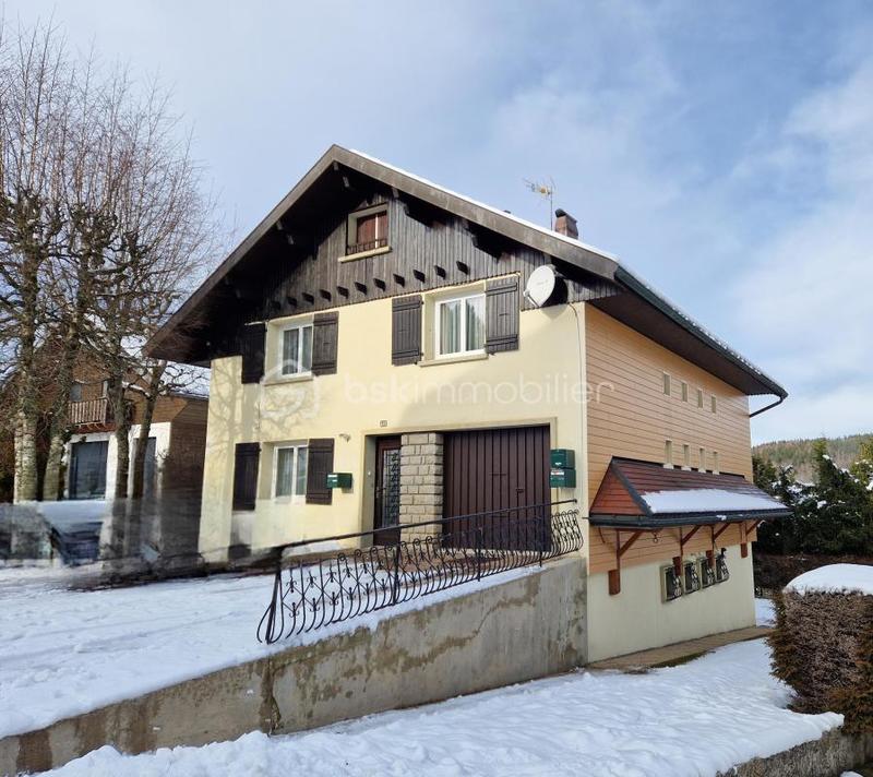 Maison - 249 m² - 12 pièces