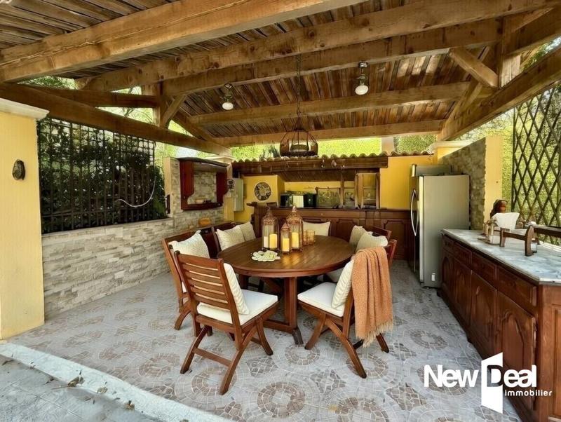 Maison - 245 m² - 7 pièces