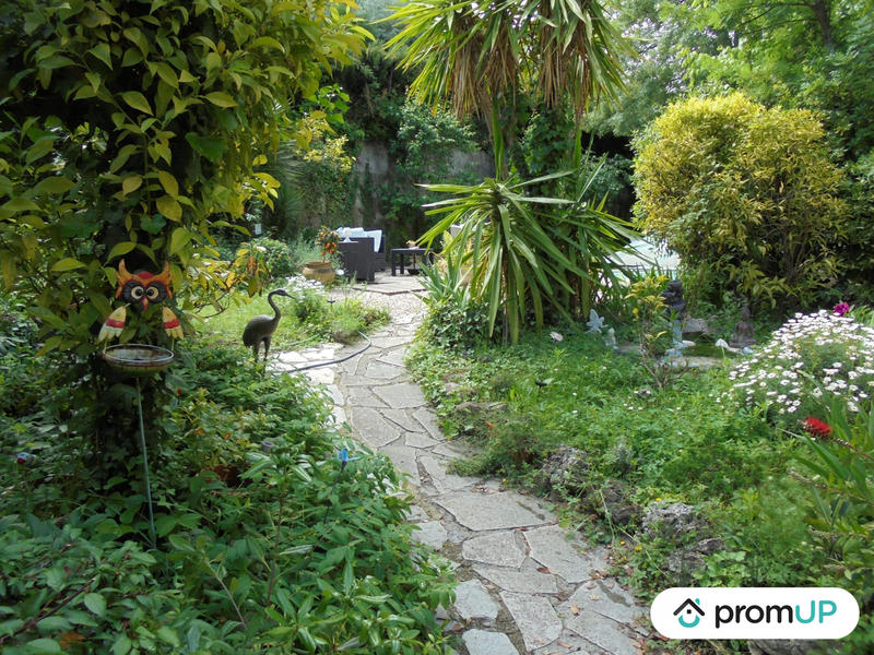 Maison - 300 m² - 12 pièces