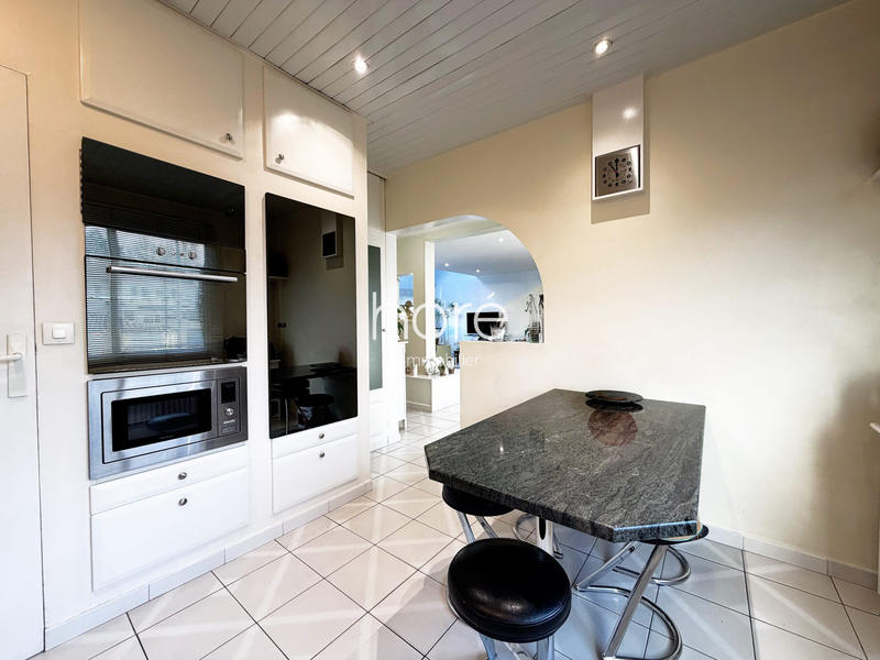 Maison - 210 m² - 8 pièces