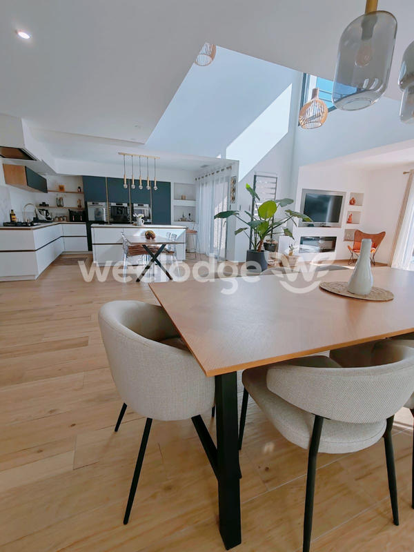 Maison contemporaine - 197 m² - 6 pièces