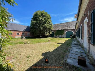 Maison - 370 m² - 8 pièces