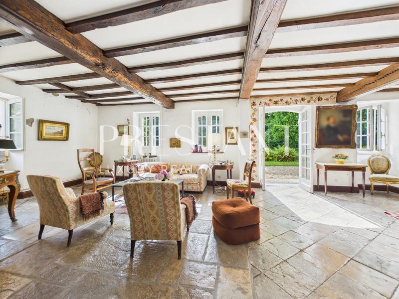 Maison - 285 m² - 7 pièces