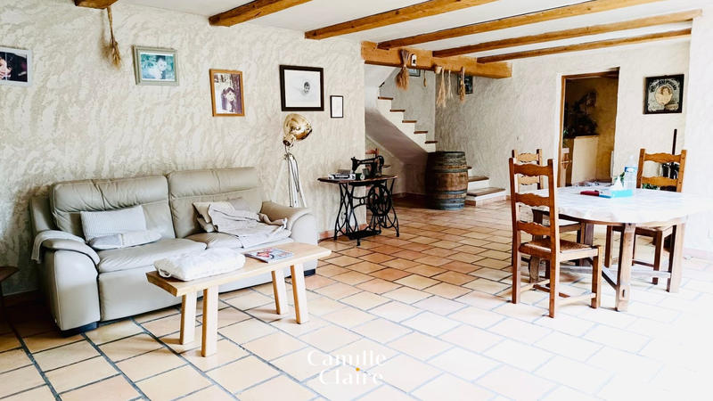 Propriété - 345 m² - 4 pièces