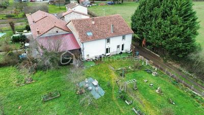 Maison - 218 m² - 9 pièces