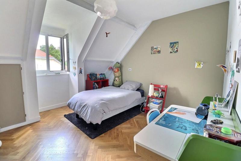 Maison - 230 m² - 7 pièces