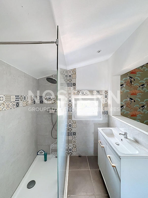 Maison - 280 m² - 6 pièces