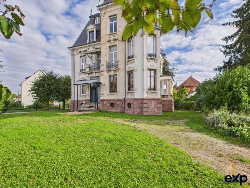 Maison - 443 m² - 17 pièces