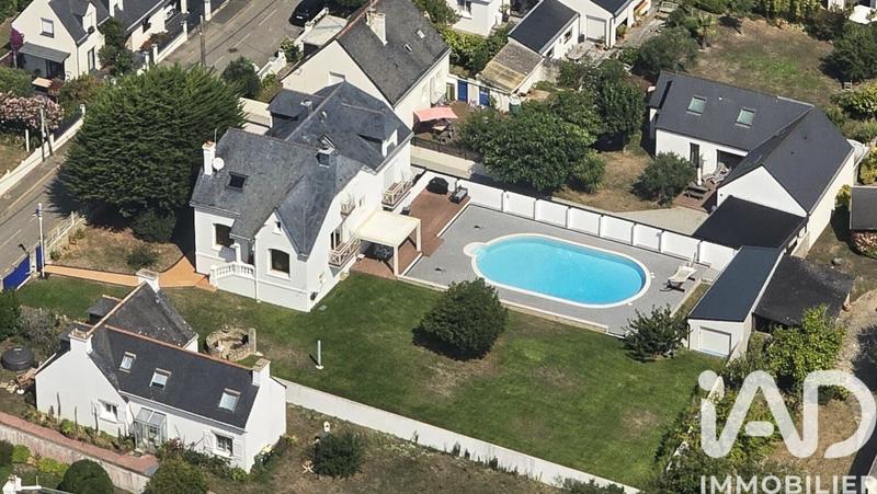 Maison - 216 m² - 7 pièces