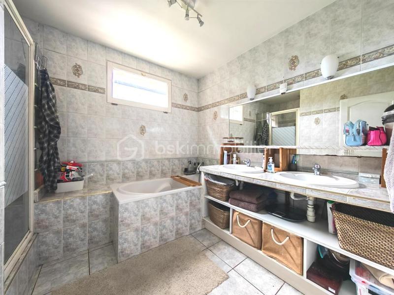 Maison - 180 m² - 7 pièces