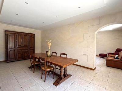 Maison - 290 m² - 8 pièces