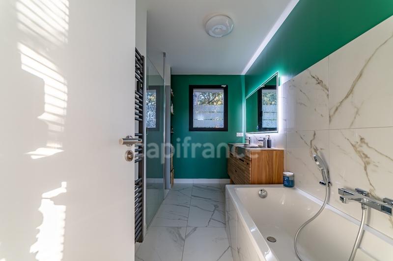 Maison - 220 m² - 7 pièces