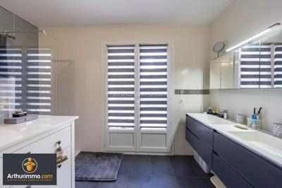 Maison - 232 m² - 8 pièces