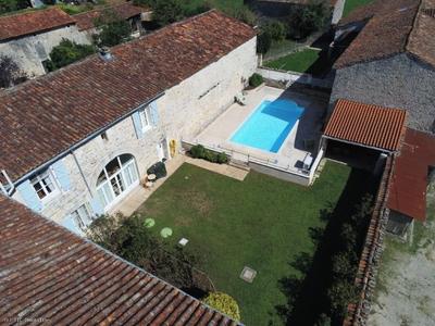 Maison de village - 392 m² - 10 pièces