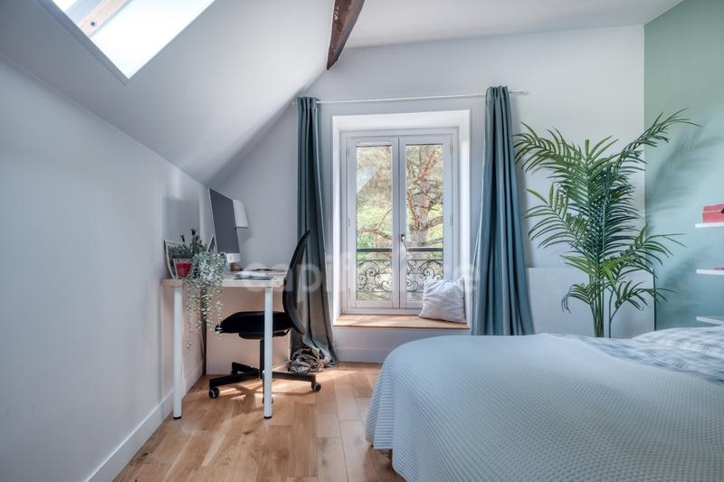 Maison - 215 m² - 9 pièces