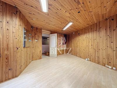 Local commercial - 122 m²