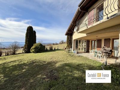 Maison traditionnelle - 320 m² - 5 pièces