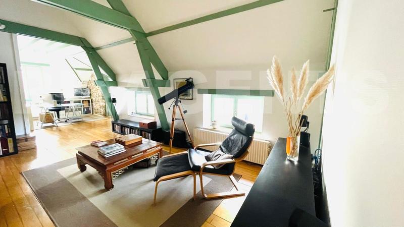 Demeure - 261 m² - 8 pièces